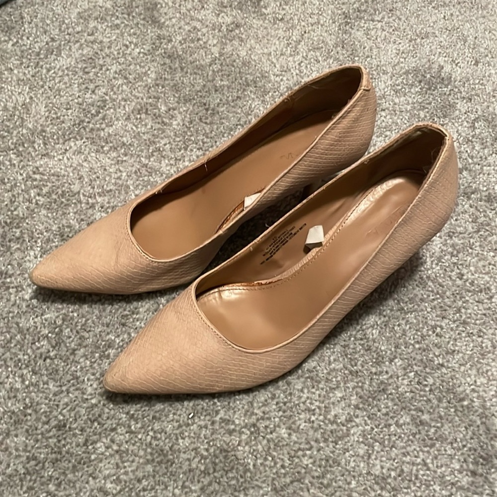 Powder pink heel